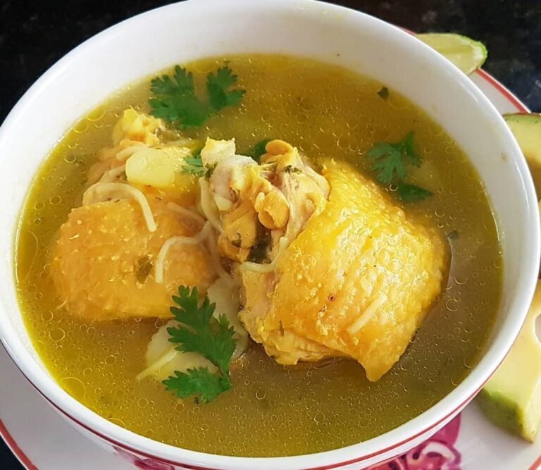 Receta de Sopa de Pollo Hondureña